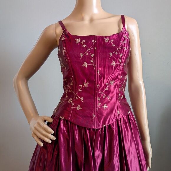 Vintage 90s JM for Gunne Sax Red Ball Gown Floral Embroidery Corset Size 5/6 - Picture 4 of 15